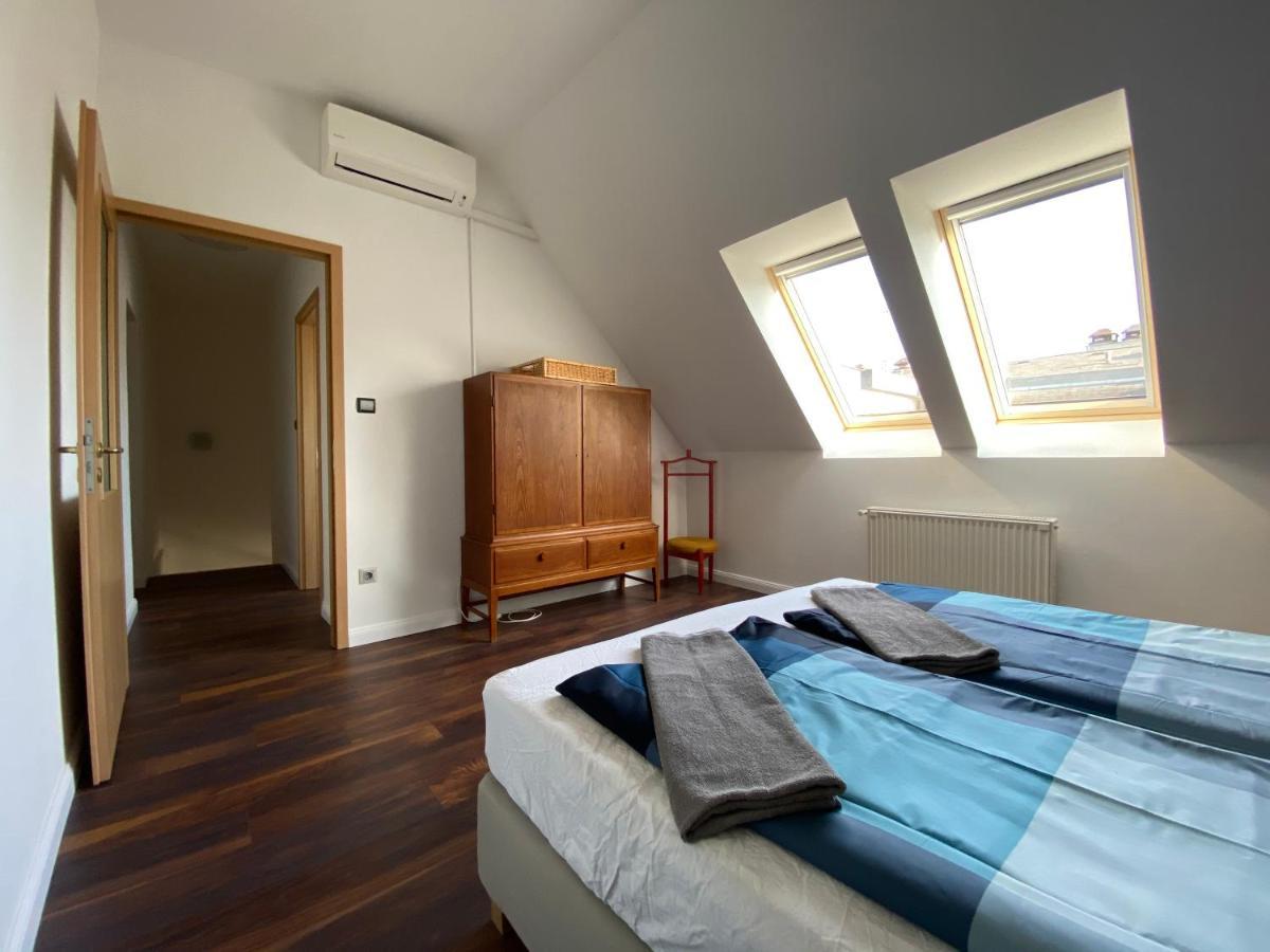 2 Bedroom 107 M2 Loft With Balcony Budapest Exterior foto