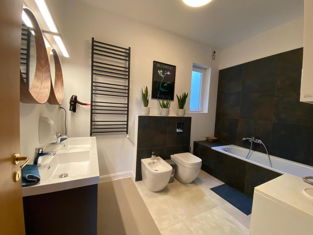 2 Bedroom 107 M2 Loft With Balcony Budapest Exterior foto